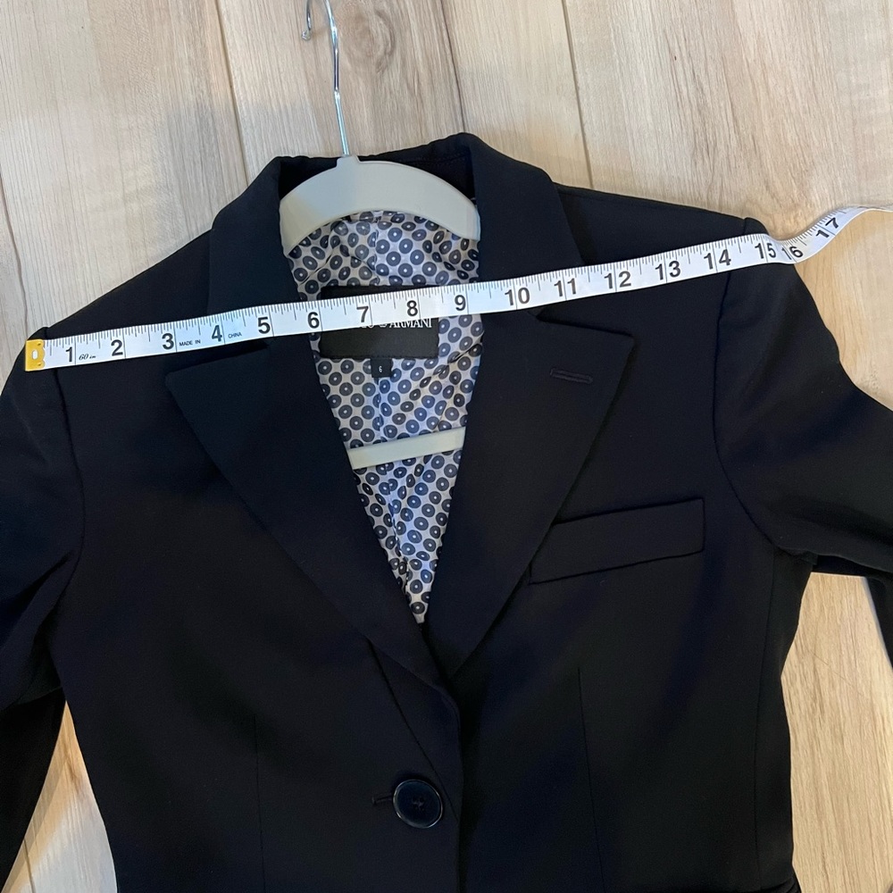 Emporio Armani black cropped blazer 🖤 - Picture 5 of 14